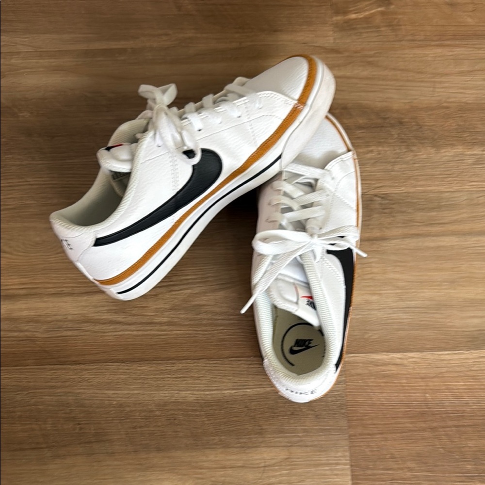 Nike White and Black Sneakers